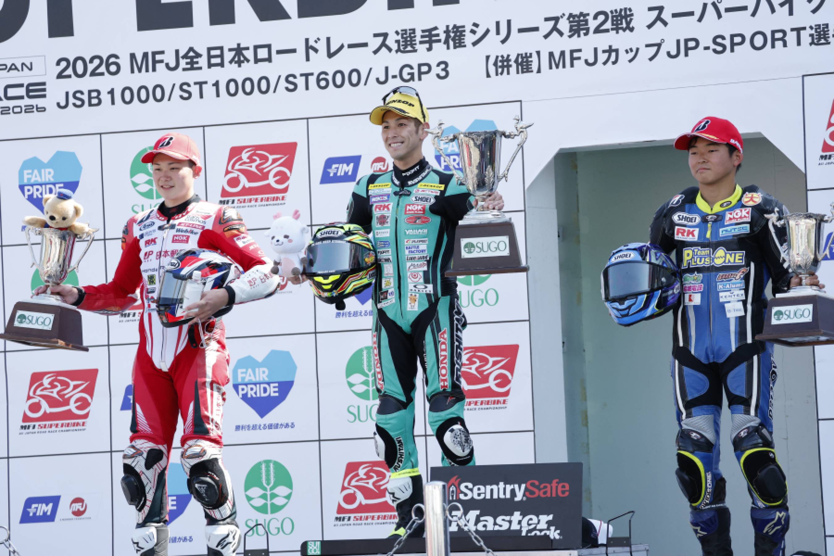 尾野がポール・トゥ・ウインで開幕戦を制す