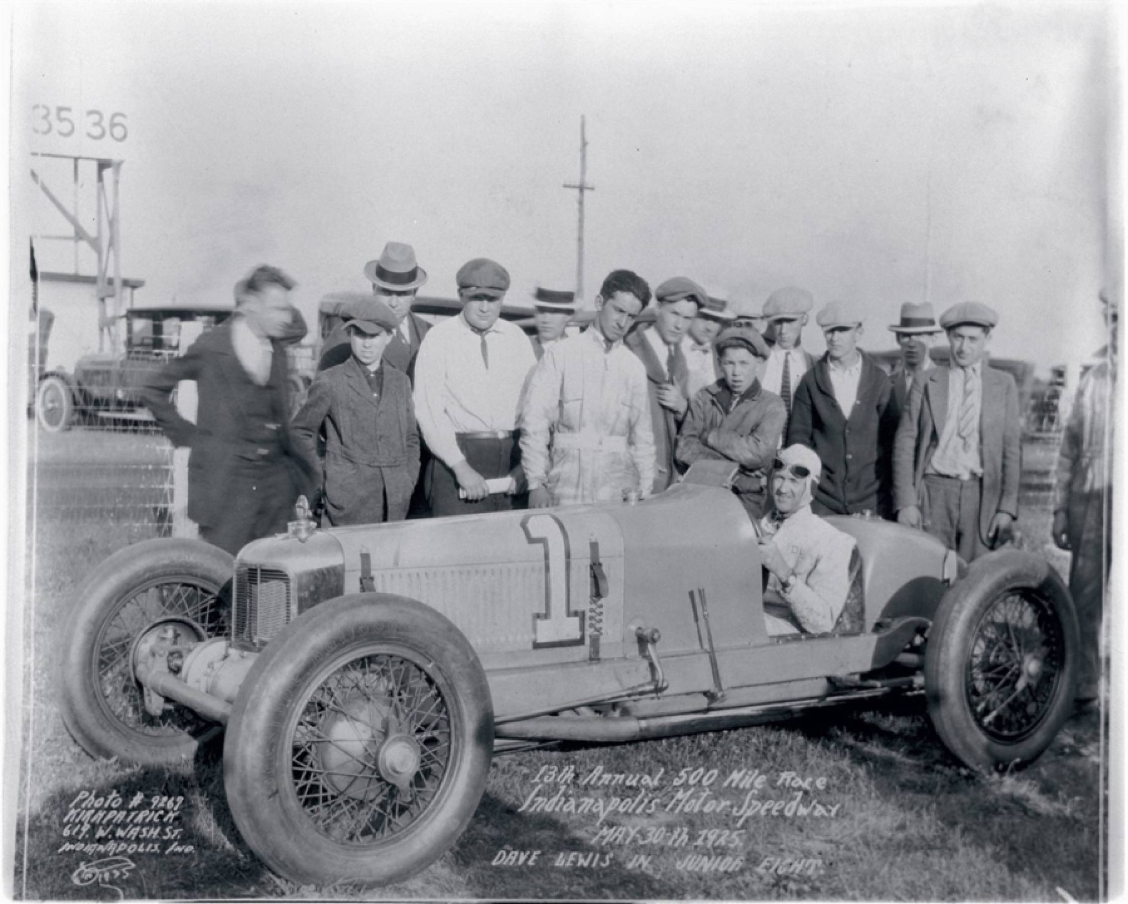 1925年に2位でゴールしたデイブ・ルイス（Dave Lewis)の前輪駆動ミラー