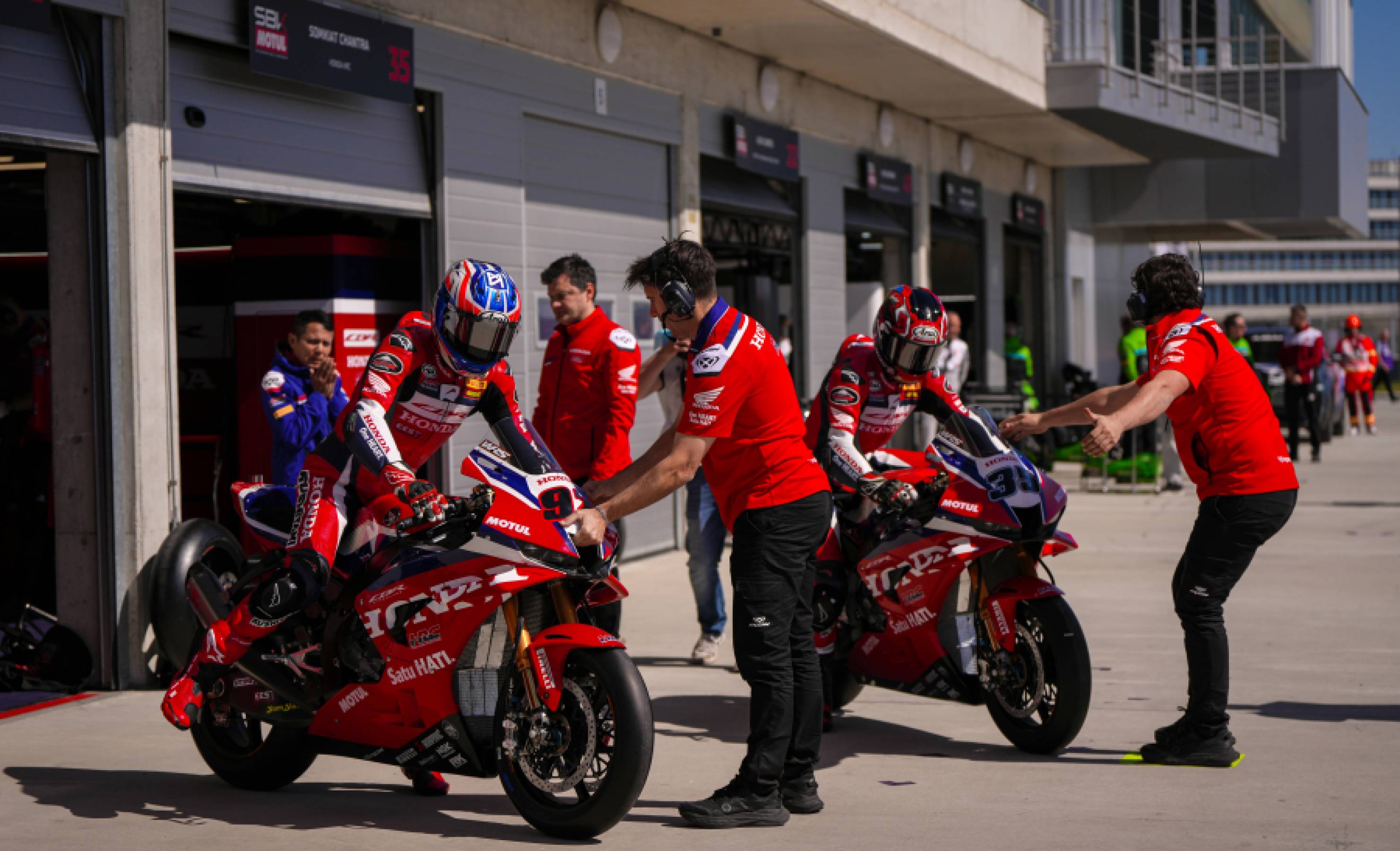 Chantra builds confidence at Balaton as Kunii adapts to the Honda WorldSBK machine