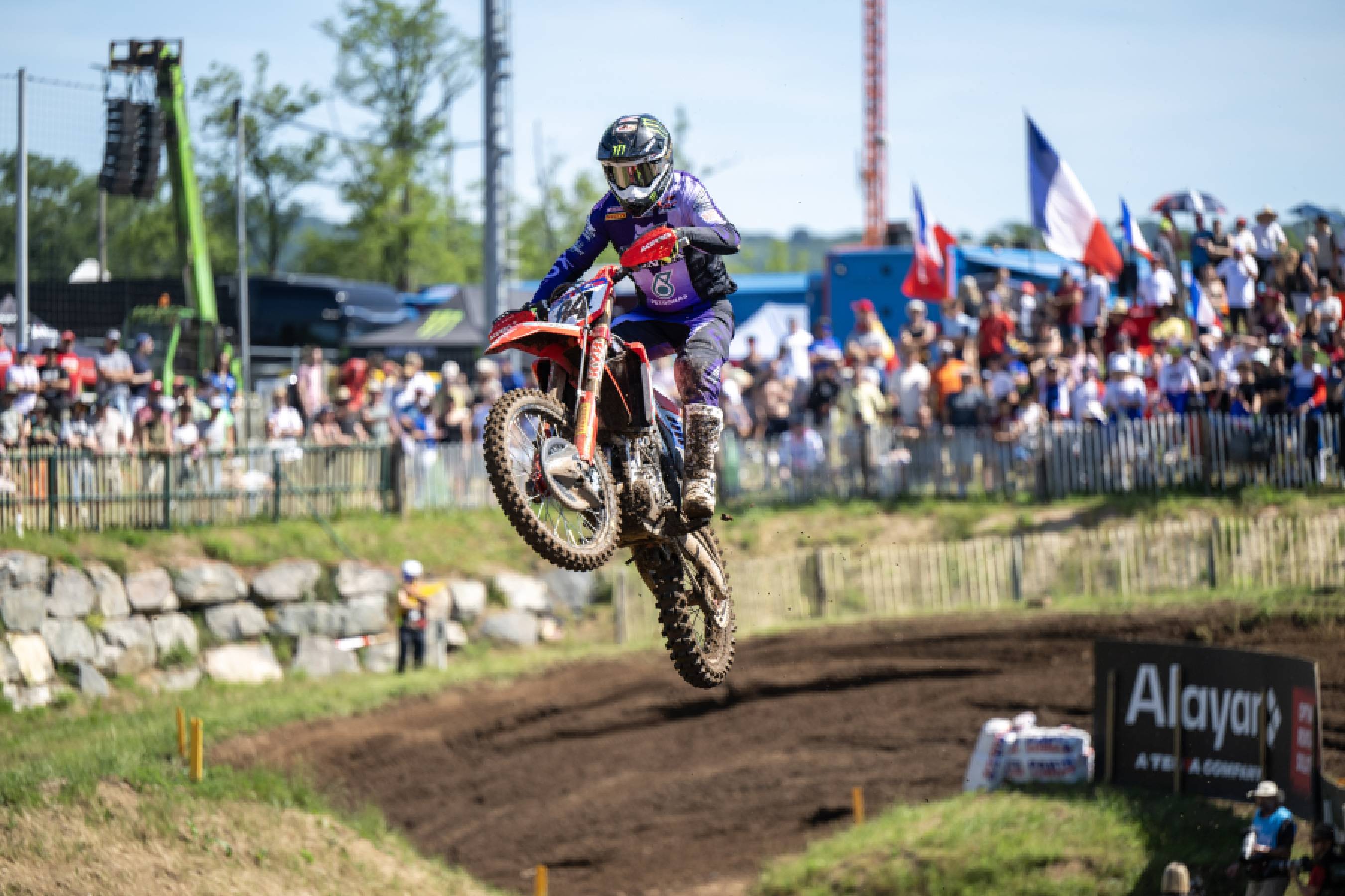 ハーリングスが激闘を制しフランスGP優勝