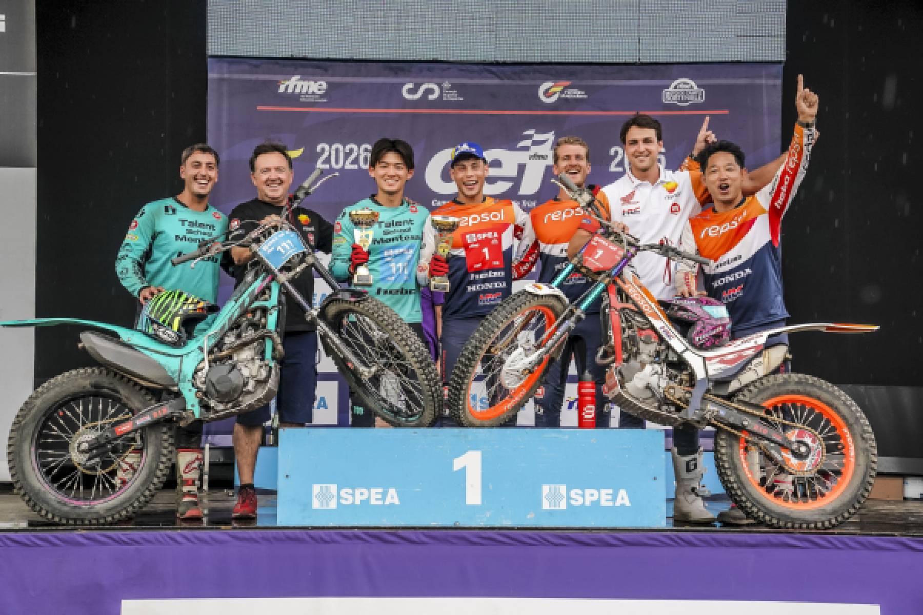 CET26_r2_Podium_07725_ps