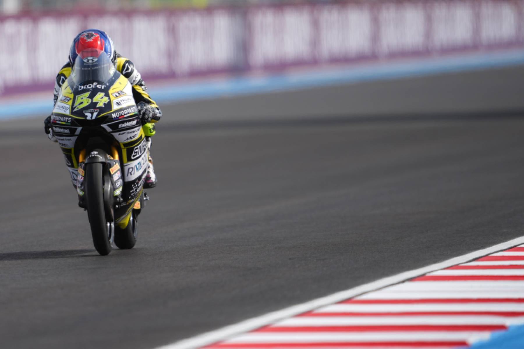 Second row in Hungary for Rios