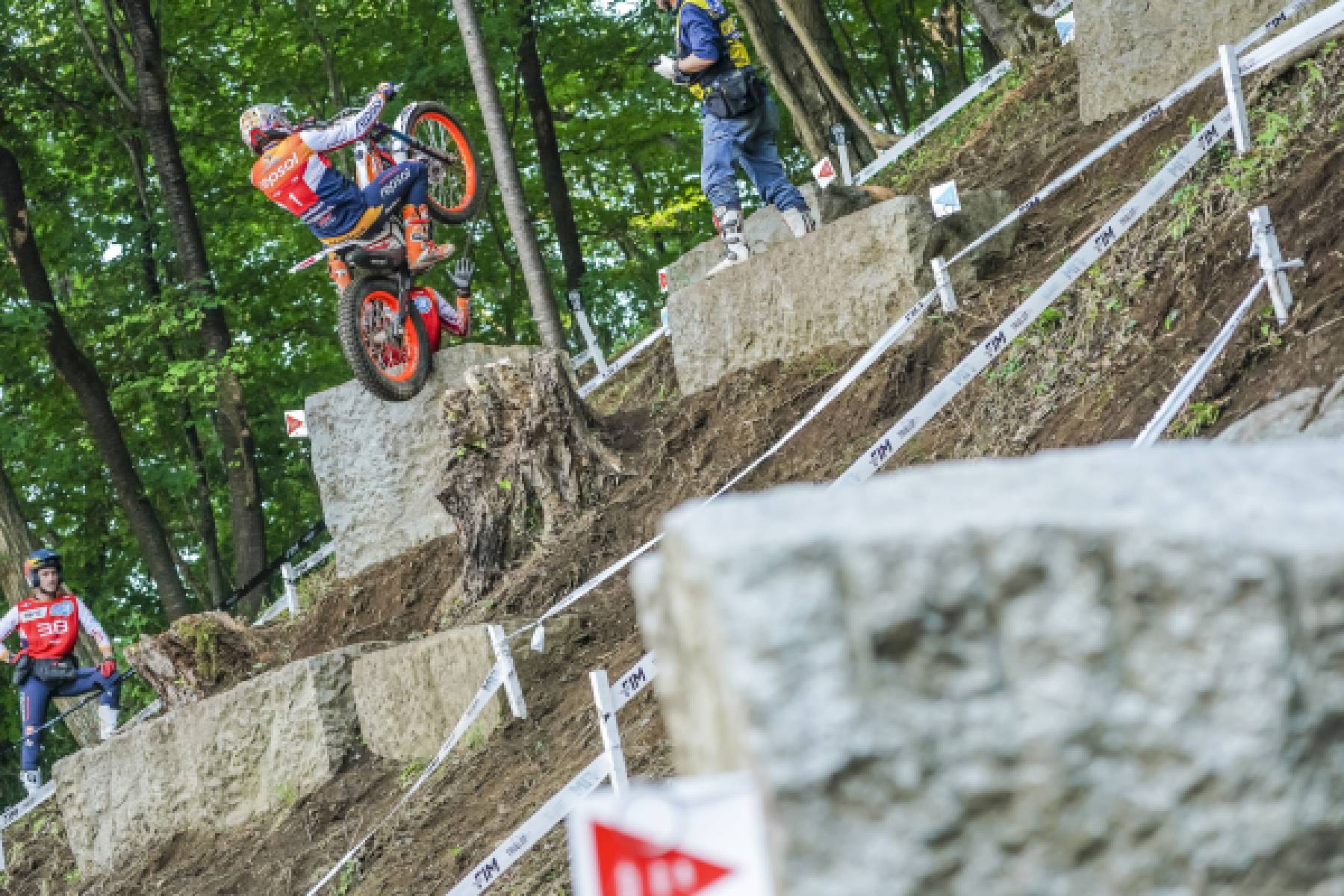 TrialGP26_r2_Bou_106697_ps