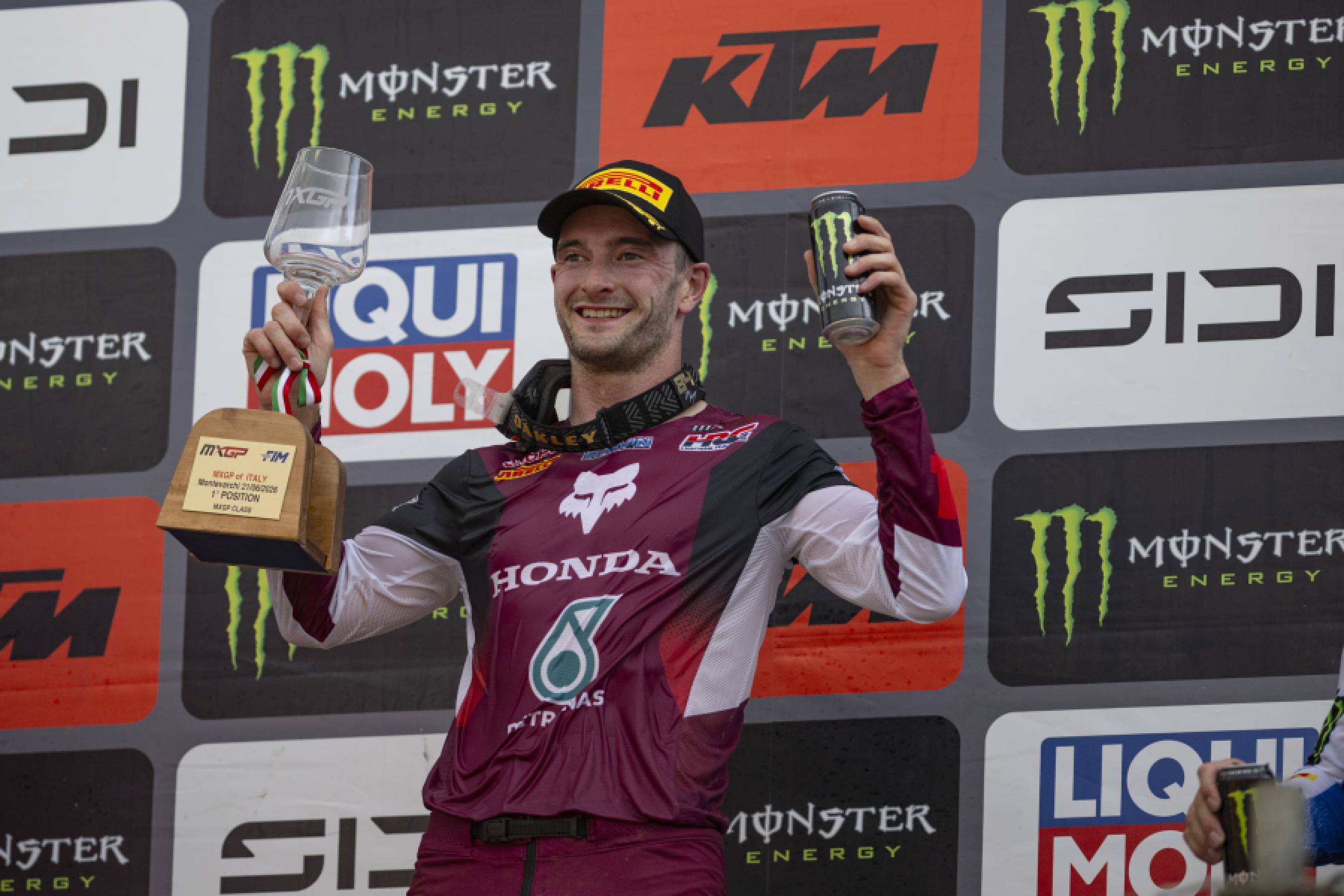 Herlings fights hard for Italian victory at a testing Montevarchi circuit