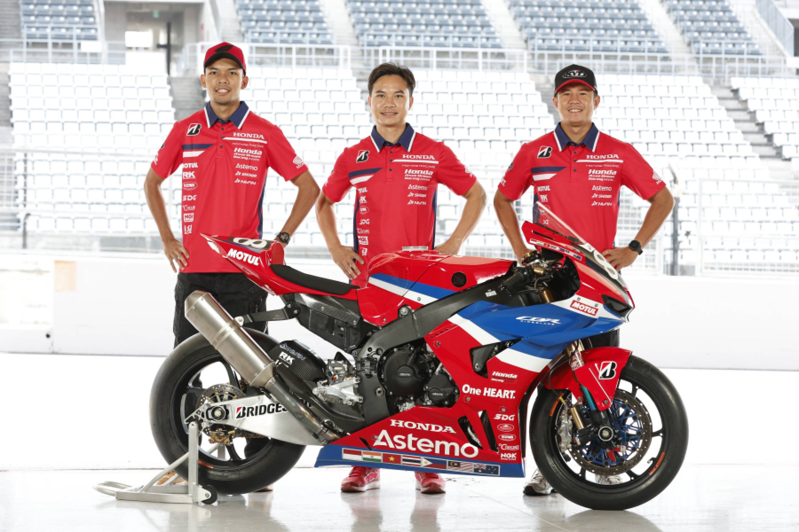 左から、モハメド・アデナンタ・プタラ、ナカリン・アティラットプワパット、カイルール・イダム・パウィ(Honda Asia-Dream Racing with Astemo)