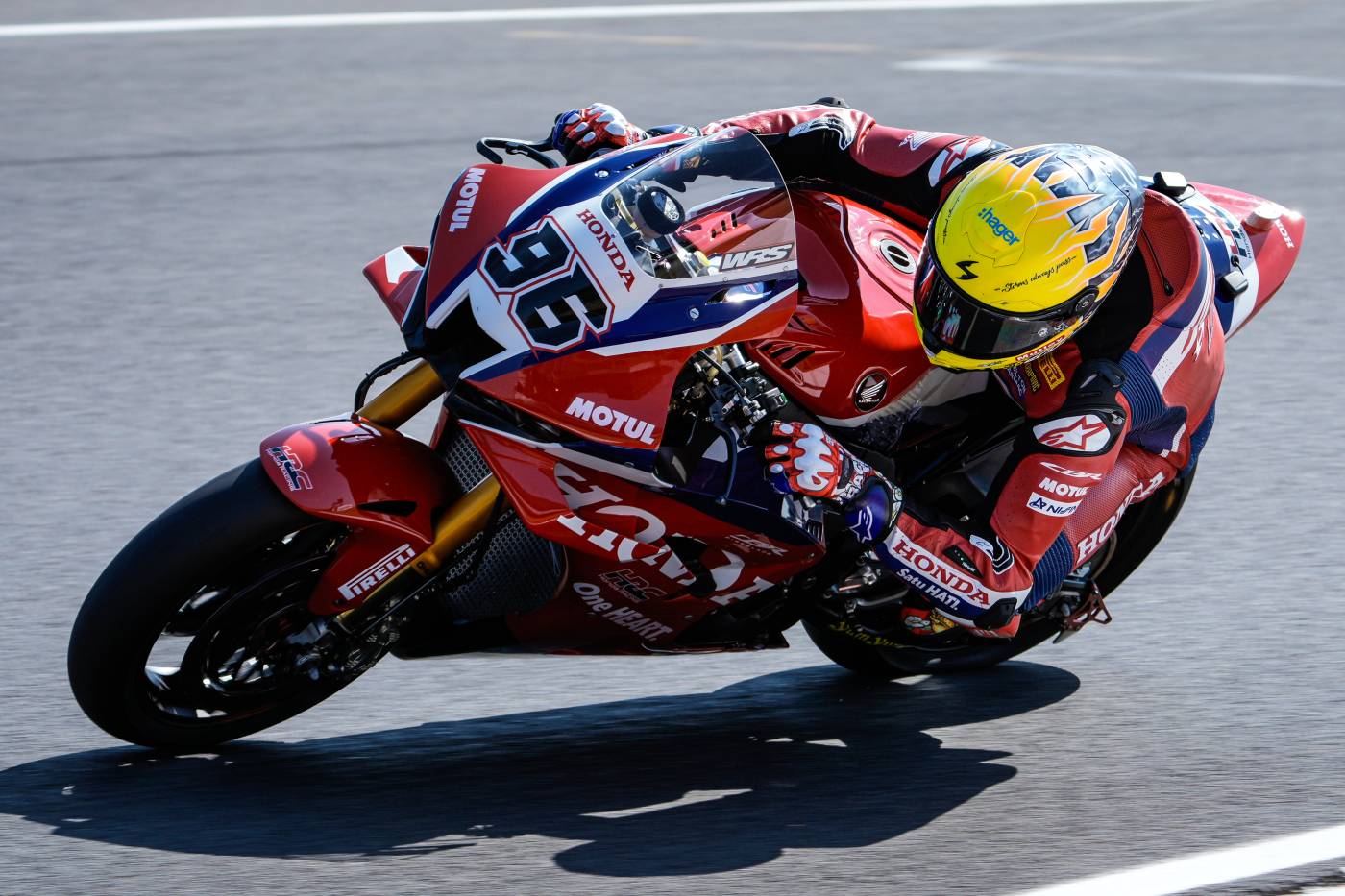 Dixon and Chantra make progress on opening day at Donington
