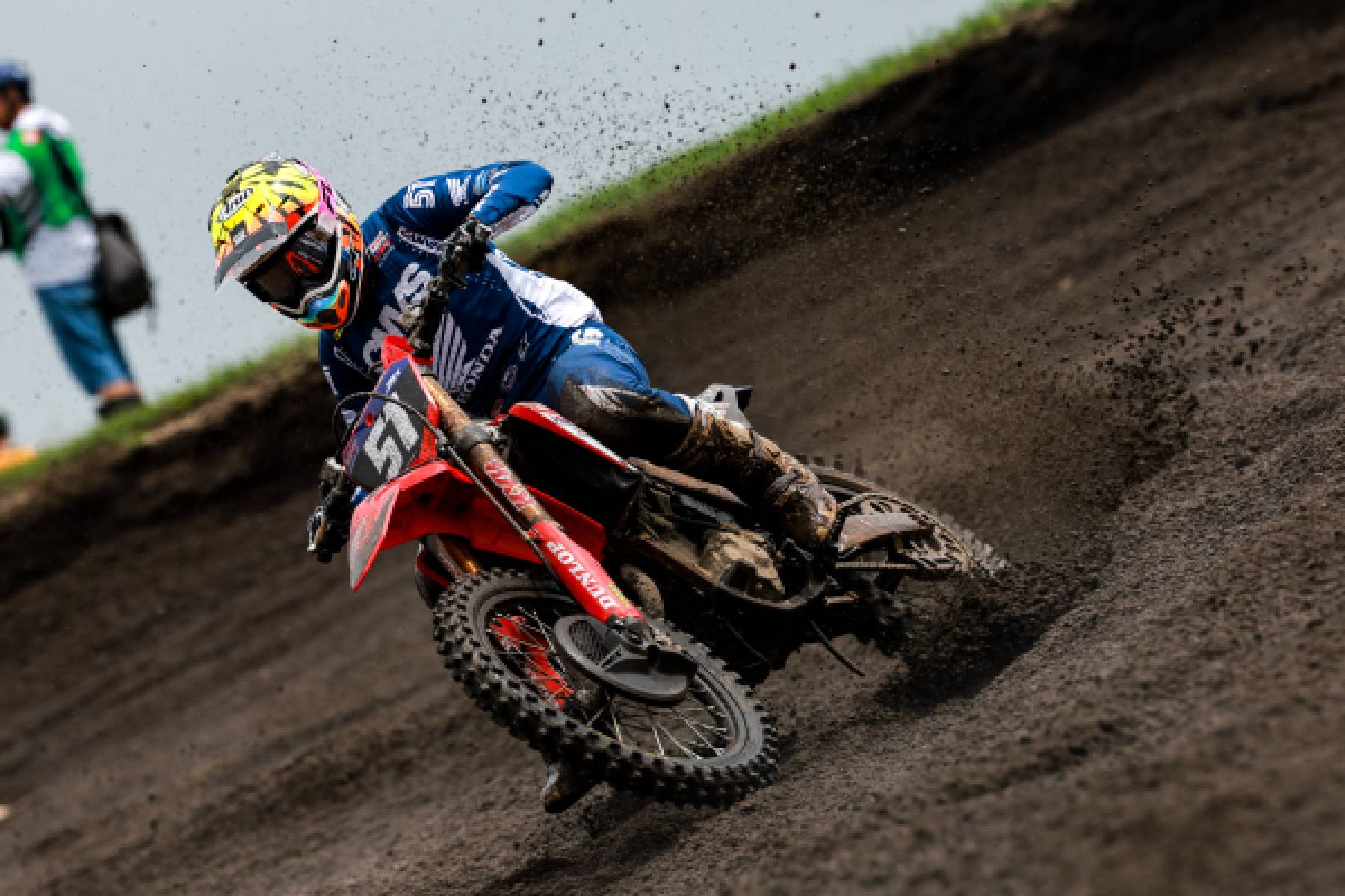 柳瀬が優勝、吉田が2位で、2レースともHonda勢が1-2フィニッシュを飾る