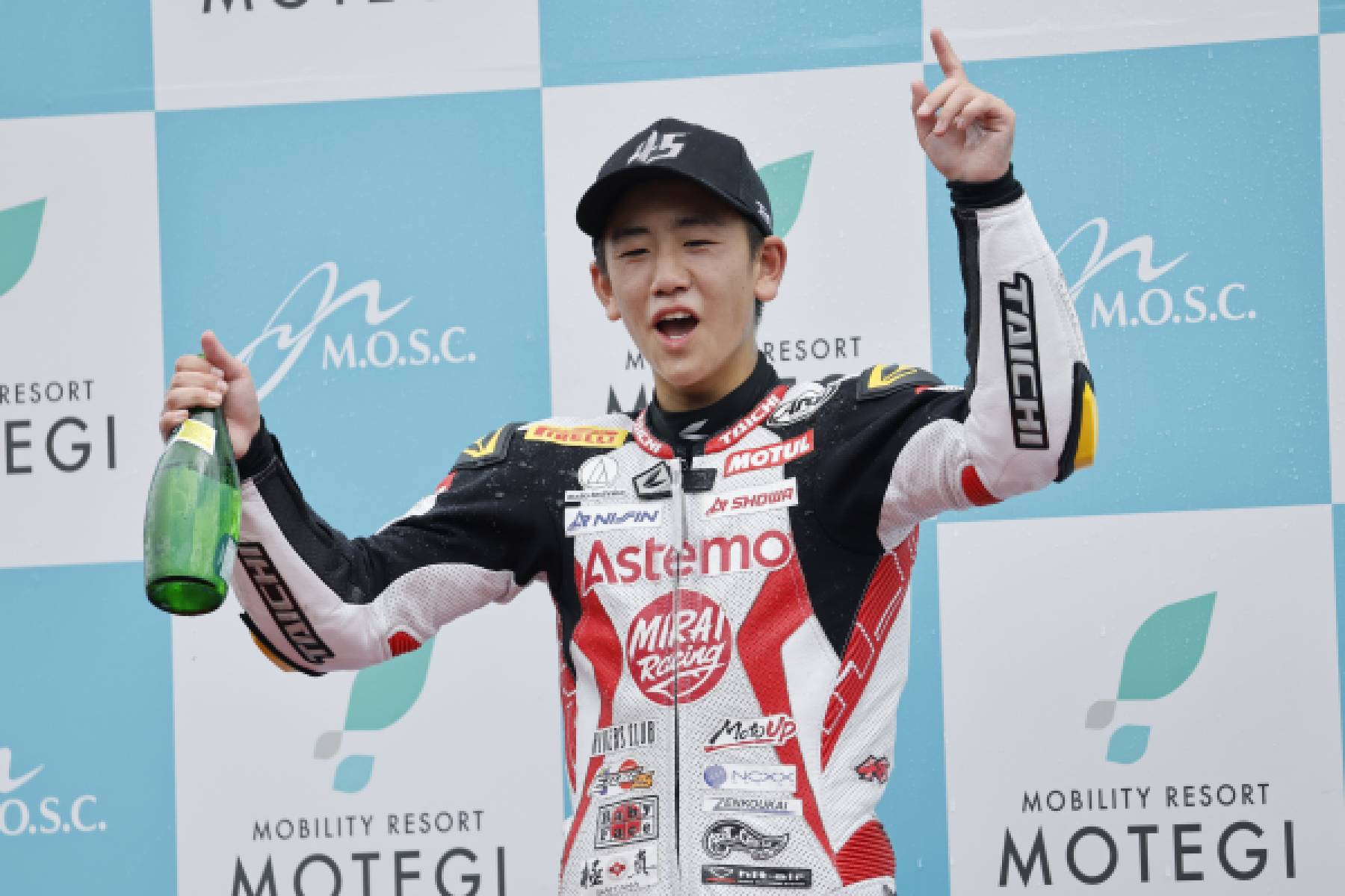 知識がJ-GP3クラスで初優勝を果たす