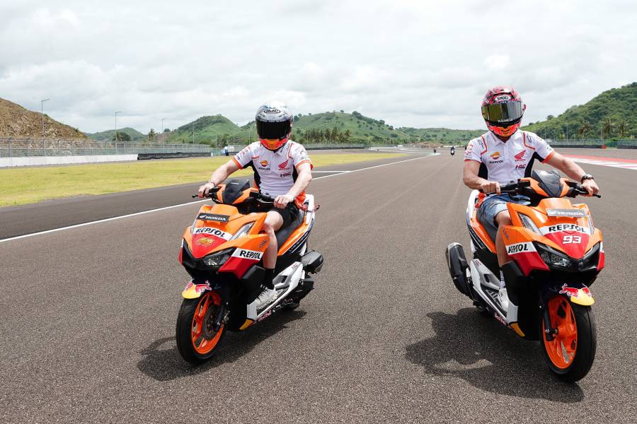 インドネシアGPのピットバイクにレプソルカラーのVario160を使用