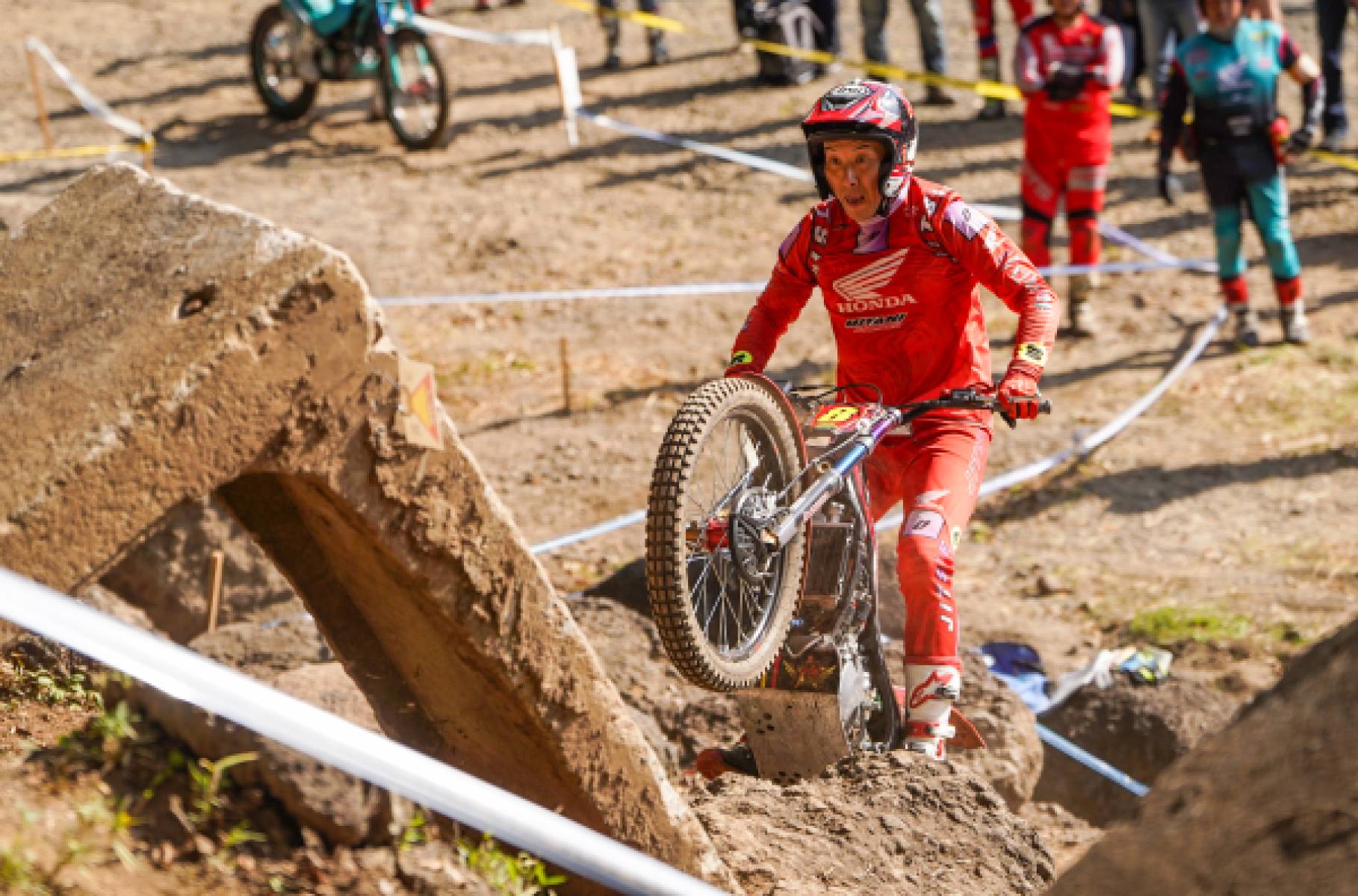 小川が勝利まであと一歩の2位表彰台。武田は8位