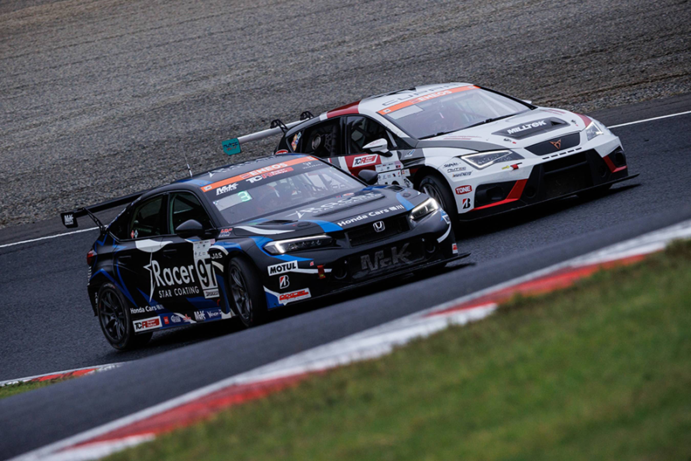 Honda runners take victories in the ST-TCR and ST-5F classes