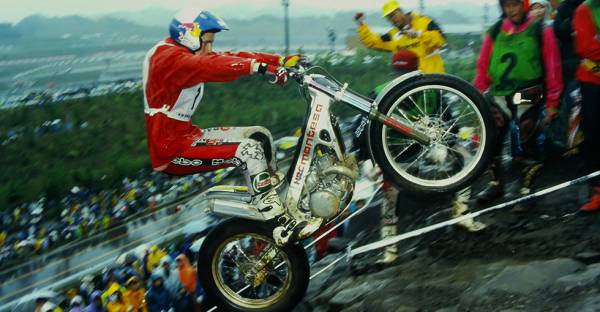 The Road To Making Honda’s Challenge of Winning the Trial Championship a Reality - Second era 2-stroke (water-cooled / Pro-Link) Honda’s Passion for Motor Sports Brings a New Golden Age