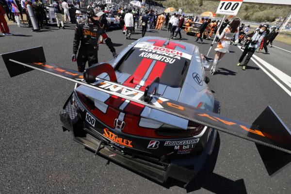 STANLEY NSX-GTが開幕戦で2位表彰台を獲得