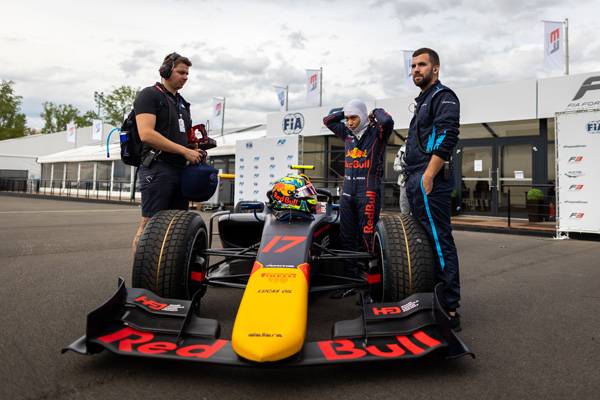 スプリントレースで岩佐歩夢は9位フィニッシュ