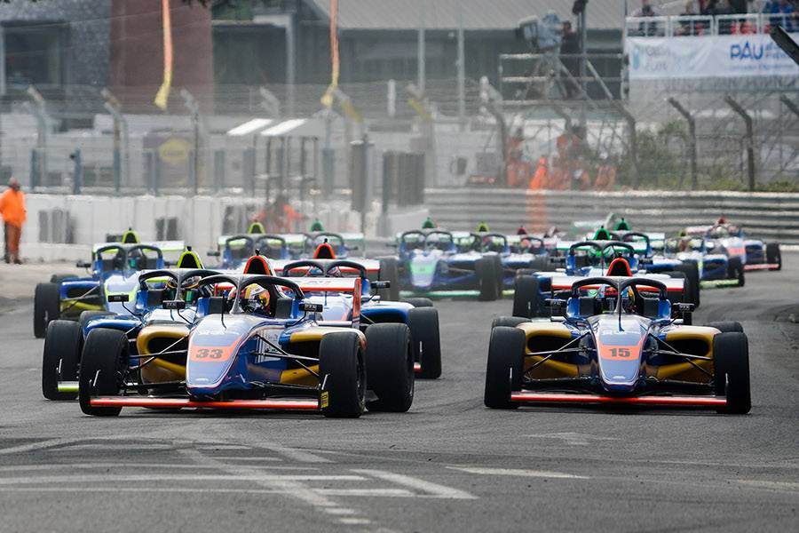 荒尾と野村、グランプリ・ド・ポーの初公道レースで健闘