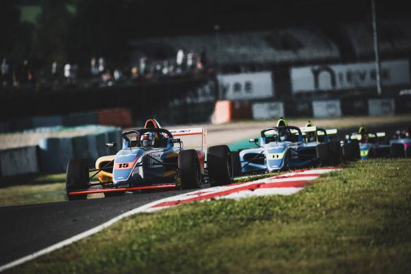 Arao continues title challenge and Nomura wins again in French F4 Circuit de Nevers Magny-Cours