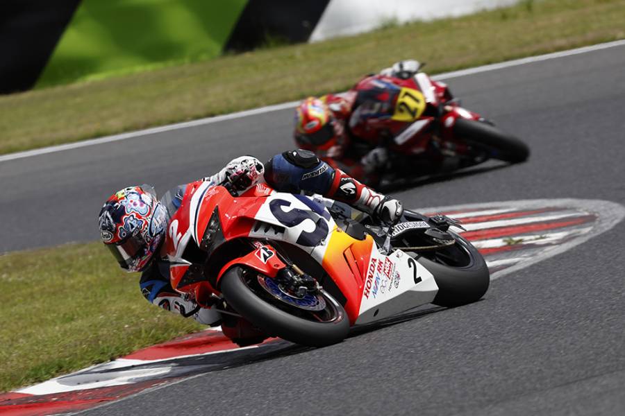 序盤2番手争いに加わった濱原颯道が4位、復帰戦となった名越哲平が5位でフィニッシュ