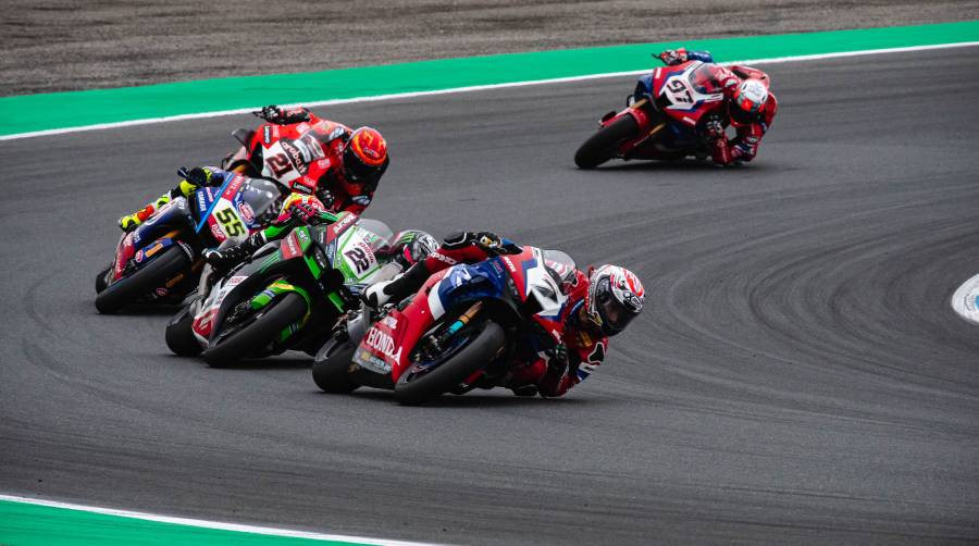 An impressive Superbike Sunday for Lecuona at Estoril; Vierge enjoys his best weekend of the season so far