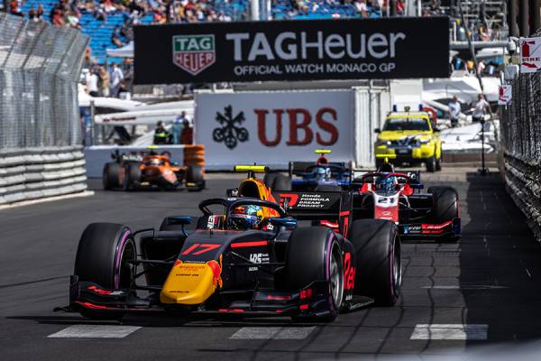 Starting from 12th Ayumu Iwasa moves up to a point-scoring position. He puts up a great fight but stops after a collision on the final lap