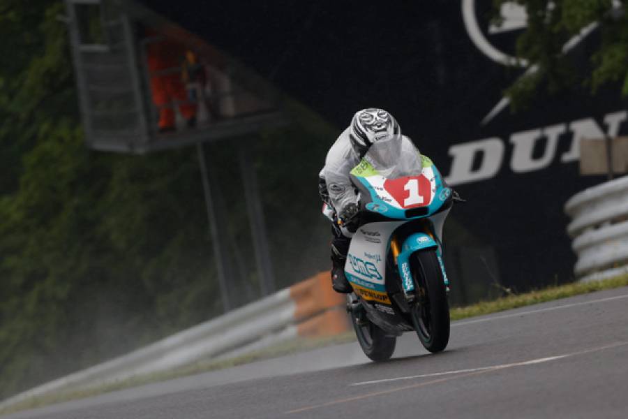 尾野弘樹が今シーズン初優勝。上原、若松が表彰台に登壇