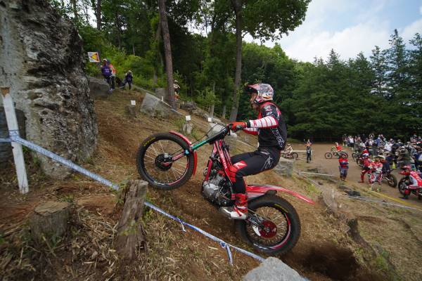 小川友幸、圧勝の今季2勝目 氏川政哉は3位を獲得