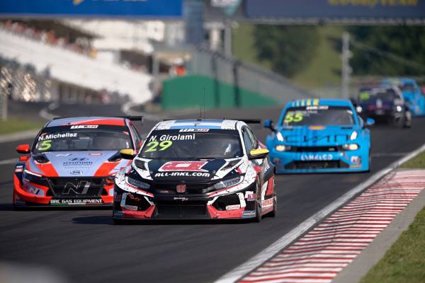 Girolami takes brilliant Hungaroring WTCR podium