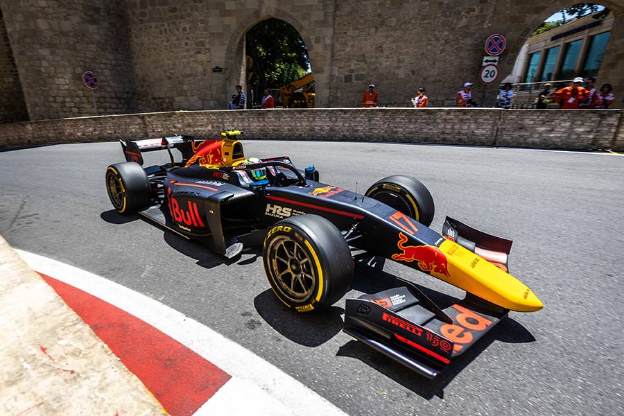 In a rough race with three Safety Car interventions. Iwasa starts in 13th, has an accident and finishes 14th