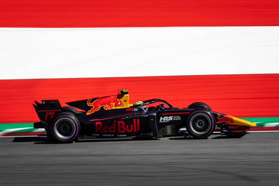 In difficult conditions and after a number of penalties causing a disturbance. Iwasa starts the race 4th and finishes 7th to secure points