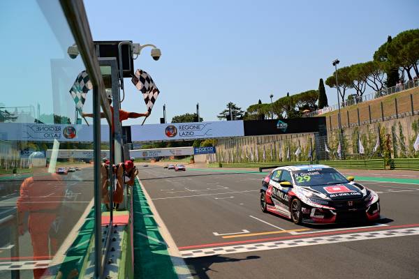 ジロラミがCIVIC TCRで今季2勝目を飾る