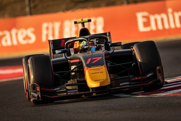 予選トップの岩佐歩夢は、リバースグリッドで10番手スタート。安定した走行で8位入賞を果たす