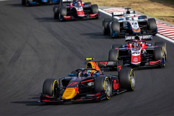 ポールポジションスタートの岩佐歩夢はスタートで出遅れ3位フィニッシュ。2戦連続の表彰台獲得で、シリーズランキングは7位に浮上