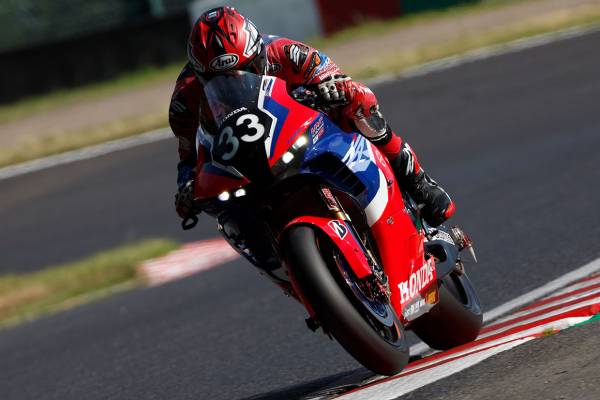 決勝レース6時間が経過 ♯33Team HRCの独走が続く