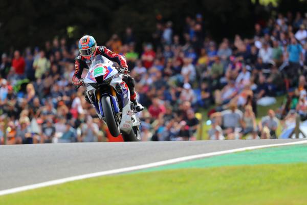 Irwin ninth as Cadwell Park challenges Honda Racing UK