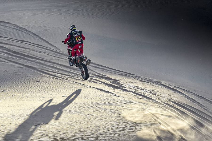25th stage win and leadership in the Dakar for Joan Barreda