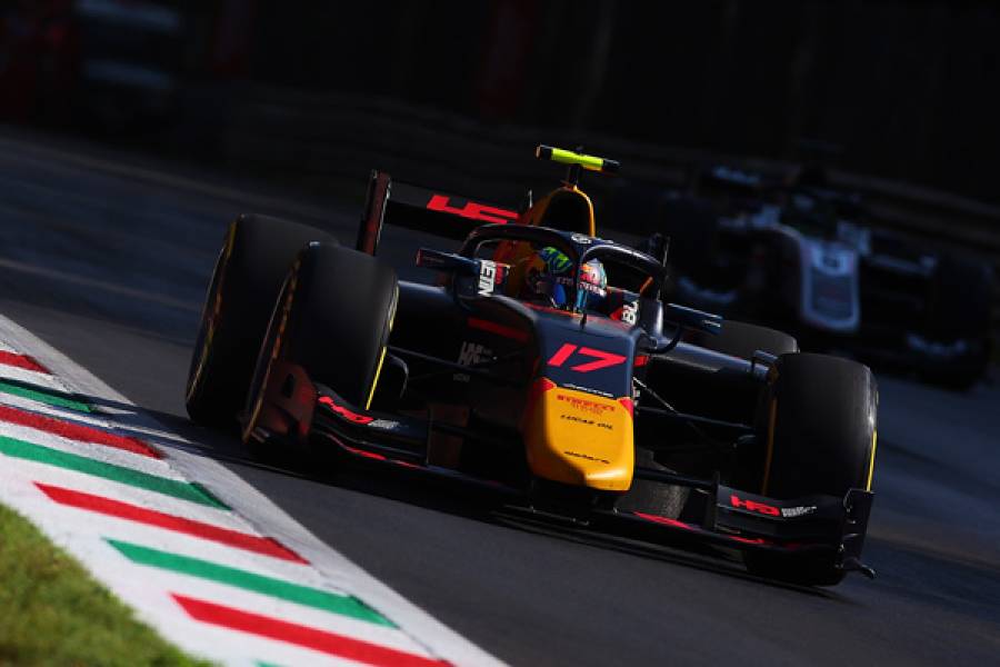 Starting from 4th, Ayumu Iwasa struggles with the balance of his car and finishes 16th after failing to pick up the pace