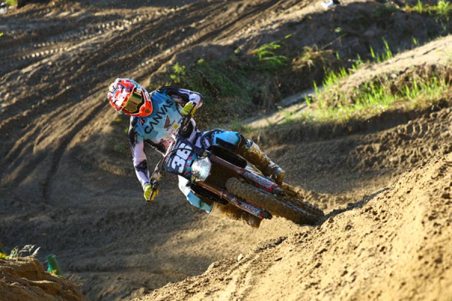 横澤拓夢が両ヒートで3位入賞を果たして表彰台登壇