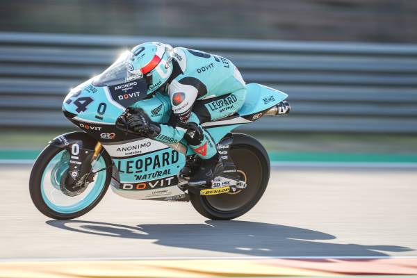 鈴木竜生が4番手。チームメートのデニス・フォッジャは6番手から決勝に挑む