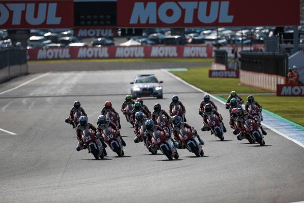 Ezawa holds off Danish to take victory and the points lead