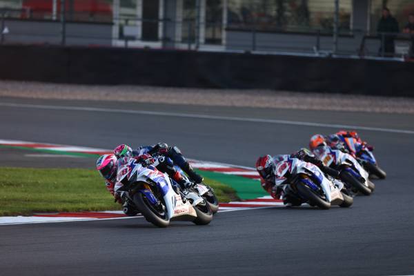 ドニントンパークのレース1でHondaチーム全員がポイント獲得