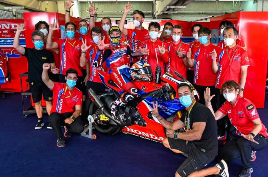 ワークス復帰後初の表彰台獲得を喜ぶTeam HRC