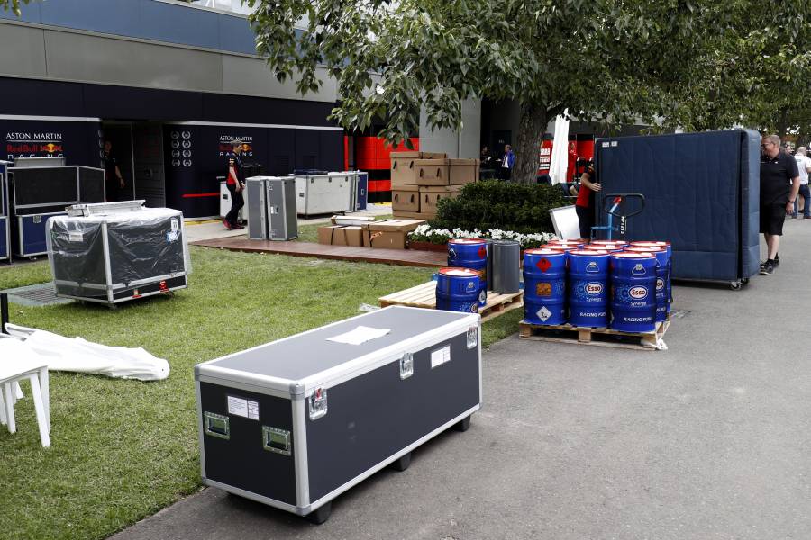 急きょ中止が決まったメルボルンでは慌ただしく撤収作業が進められた