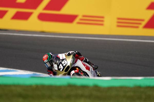 Ogura Takes World Championship Lead In Australia