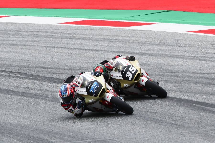 Ogura and Chantra fight for the win in Round 13, Austria