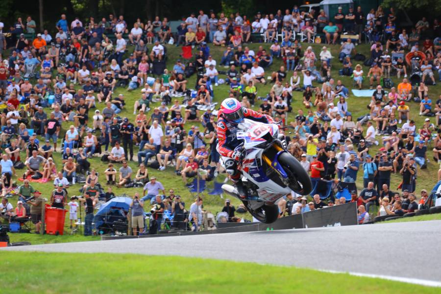 Tom Neave in Round 7, Cadwell Park