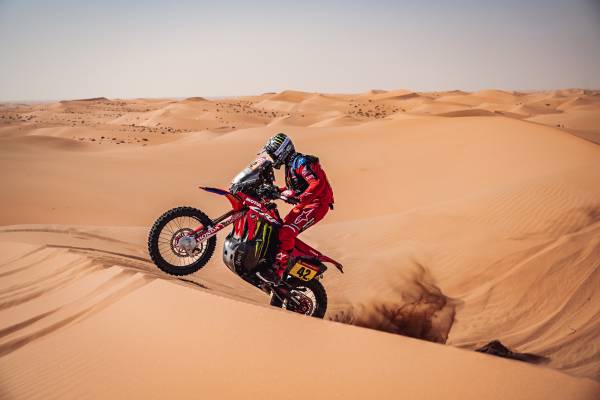 好感触の走りで目的地のシェイバーに到着