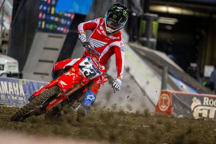 ランキング3位のセクストンが痛恨のクラッシュで連勝を逃す