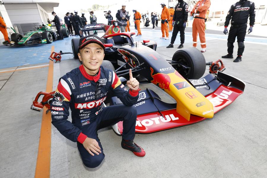 Tomoki Nojiri takes his third consecutive pole position. Liam Lawson is third on the grid