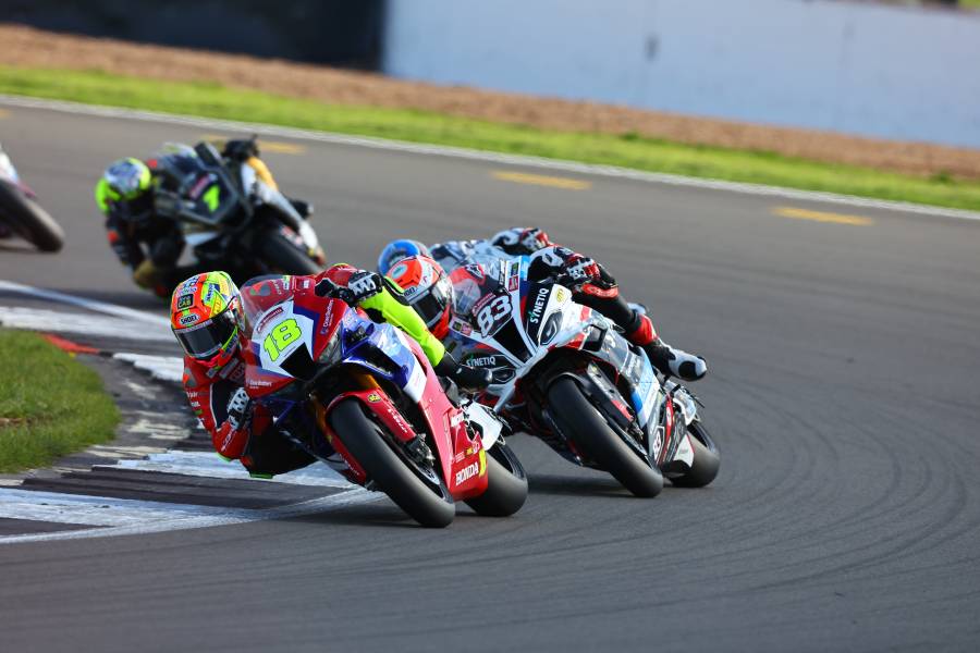 The season starts with sunshine at Silverstone