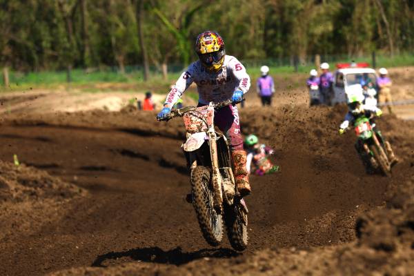 横澤拓夢が3ヒートのうち2ヒートで表彰台に登壇して総合3位