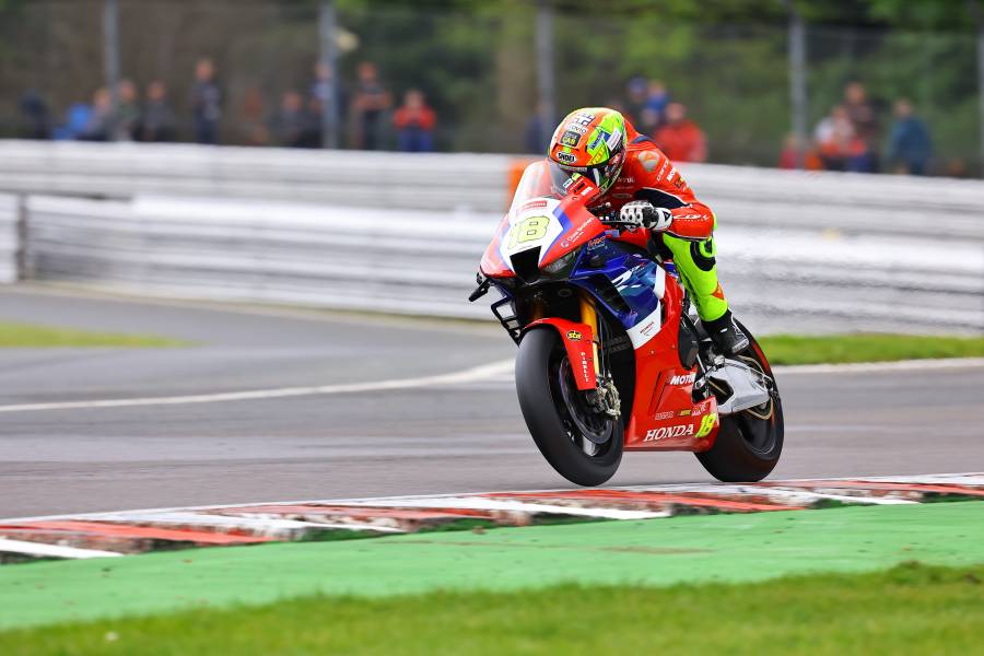 Honda Racing UK makes progress at Oulton Park
